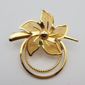 Gorgeous Gold Wreath Flower Pin Brooch Detailed Mesh Petals | Holiday Jewellery